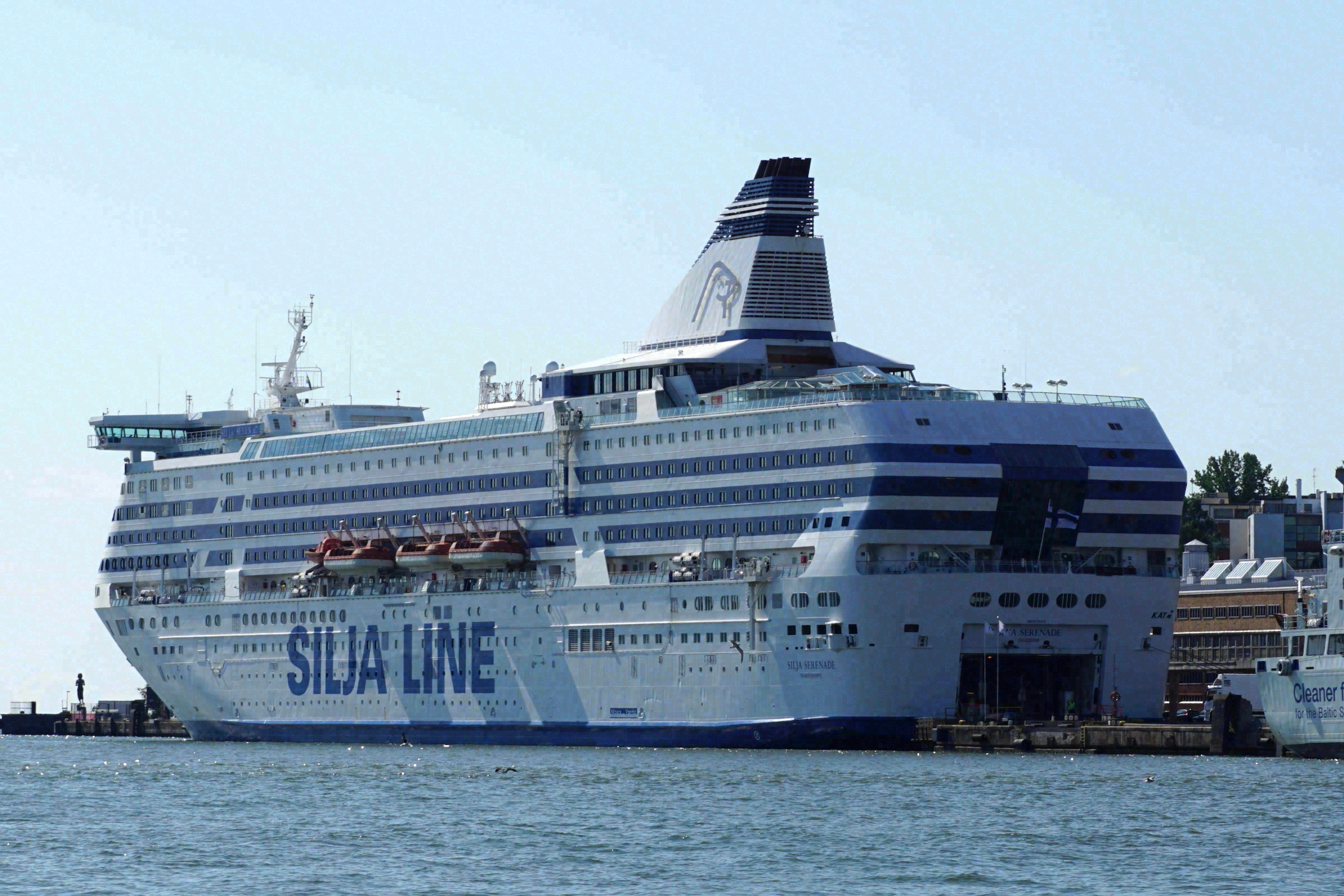 Silja Serenade i Helsinkis Sydhavn - her lægger Tallink Silja-færgerne fra Stockholm til.
